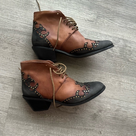 Free people western Stylish Brown and Black Women's Ankle Boots Sz 9 - Picture 1 of 5